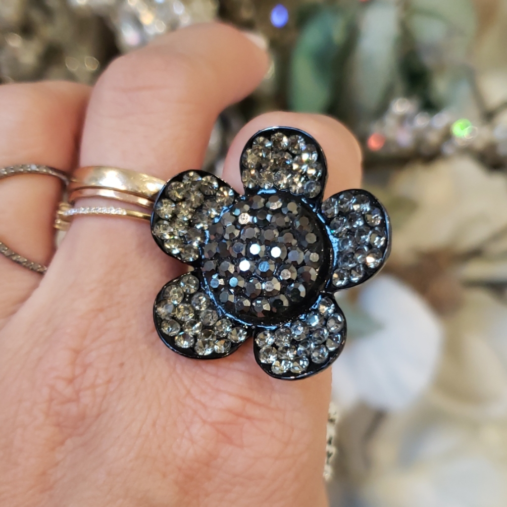 Crystal Flower Ring Expandable 15$